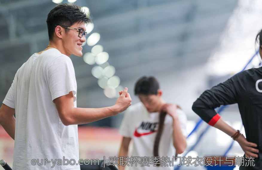 欧联杯赛季热门球衣设计与潮流